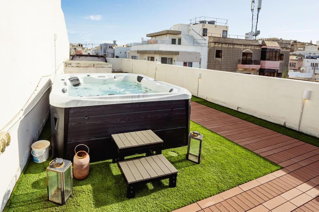 Luxury Designer Penthouse With Private Jacuzzi Apartamento Sliema Exterior foto